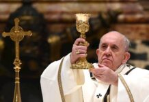 El Papa critica que la gente se vaya de vacaciones sin cumplir restricciones El papa