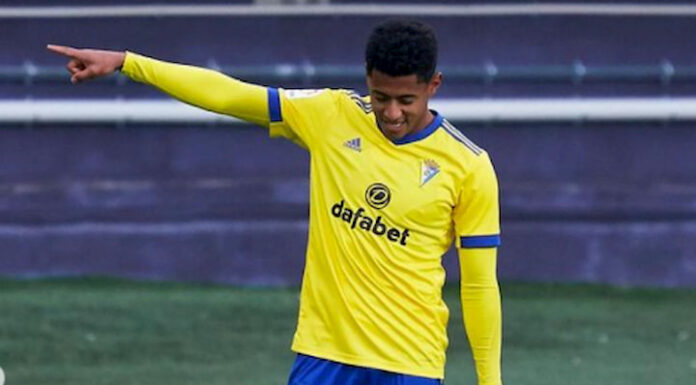 West Ham hace oferta millonaria por el “Choco” Lozano