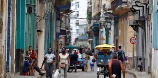 Cuba marca nuevo máximo con 910 casos y endurece medidas de entrada al país