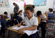 Ministro de Educación: Mientras pandemia siga en alza no retornan clases presenciales