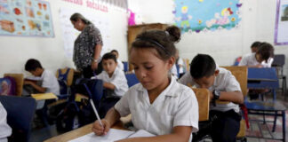 Ministro de Educación: Mientras pandemia siga en alza no retornan clases presenciales