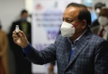 La India vacuna contra la covid-19 a más de 200.000 en medio del recelo