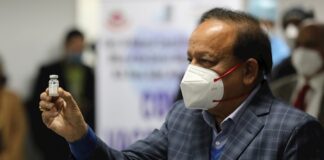 La India vacuna contra la covid-19 a más de 200.000 en medio del recelo