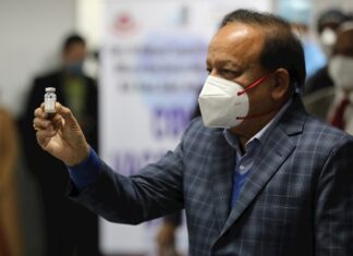 La India vacuna contra la covid-19 a más de 200.000 en medio del recelo
