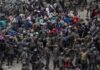 Guatemala detiene y reprende con violencia a caravana migrante hondureña
