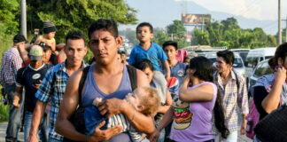 Guatemala obliga a retornar a su país a casi 1.400 migrantes hondureños