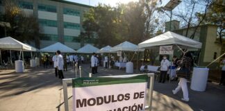 México cumple dos semanas de vacunación con poco orden y muchas quejas