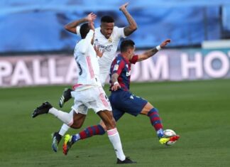 Real Madrid y Levante empatan 1-1 al descanso tras la expulsión de Militao