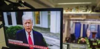 Bloquean redes de Twitter y Facebook de Donald Trump