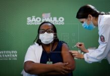 Brasil aplica la primera vacuna contra la covid-19 a una enfermera Primera Vacuna Brasil