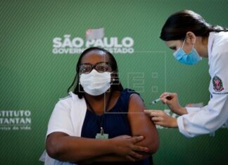 Brasil aplica la primera vacuna contra la covid-19 a una enfermera Primera Vacuna Brasil