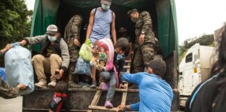 Migrantes hondureños vuelven abatidos tras fallido intento por llegar a EE. UU.