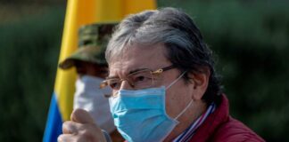 La muerte por coronavirus del ministro de Defensa sacude a Colombia