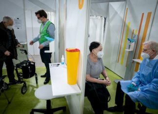 La OMS estudia posibilidad de «pasaportes de vacunación» contra la covid-19