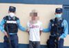 Sujeto es detenido por agentes de la Policía Nacional, minutos después de dar muerte a fémina