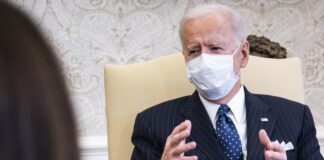 Biden asegura que no verá el juicio político a Trump