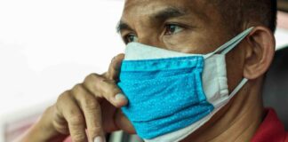 EE. UU. recomienda dos máscaras para luchar contra las nuevas cepas de la Covid-19