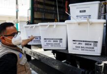 Retrasos en la apertura de centros de votación en los comicios en El Salvador