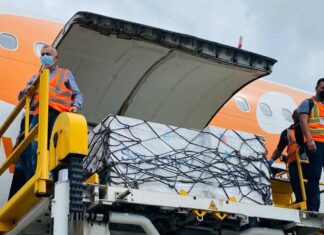 Llega a Colombia el primer lote de 50.000 vacunas contra la covid-19