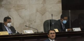 Presidente Hernández comparece ante el CN para reaccionar ante acusaciones que lo relacionan al Narcotráfico