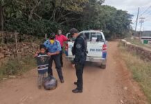 Policía Nacional culmina entrega de víveres a personas que habitan en la aldea Ojo de Agua