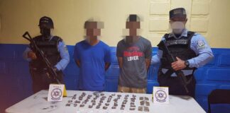 Dos sujetos son detenidos por policías preventivos en posesión de supuesta droga y remitidos a la Fiscalía