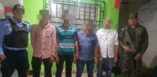 Sujetos son detenidos por policías preventivos en posesión ilegal de varias armas de fuego