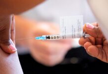 Johnson & Johnson asumirá control de planta que dañó millones de dosis