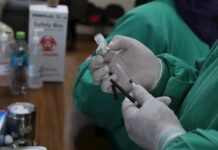 Un médico que recibió la vacuna de Sputnik da positivo a covid-19 en Bolivia