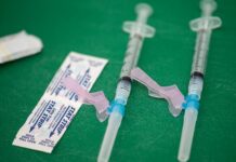 Los niños deben tener las dos dosis de la vacuna antes de regresar a clases presenciales, recomienda pediatra