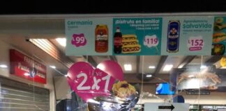 Automóvil se estrella en tienda «pronto» a la altura de la colonia Tepeyac