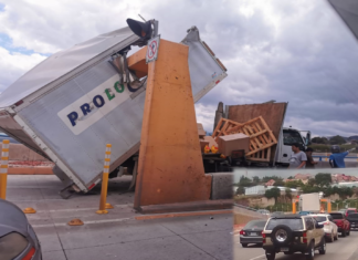 Conductor de cabezal colisiona contra limite de altura de un puente de la capital