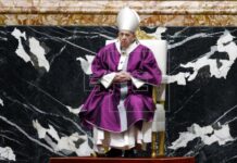 El papa celebró el Miércoles de ceniza con misa con pocos fieles y nuevo rito