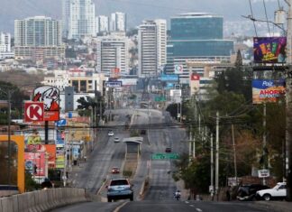 Microbiólogos piden cierre los fines de semana para detener contagios de coronavirus