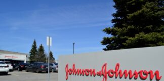 EE. UU. planea repartir entre 3 y 4 millones de vacunas de J&J la próxima semana