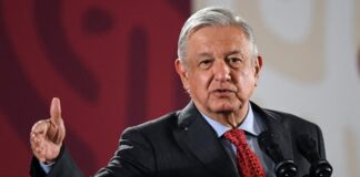 López Obrador asegura que el franquismo está retoñando en España
