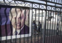 Decisión de Netanyahu de enviar vacunas a países aliados tensiona su Gobierno