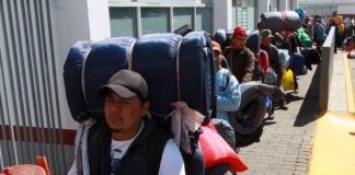 Migrantes varados en la frontera mexicana cruzan a EE.UU. desde tres ciudades