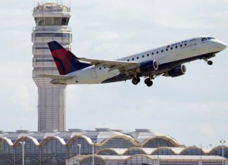 Gobernador de Florida se opone a posible restricción de viajes por covid-19