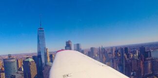 Avioneta sobrevuela club de Trump en Florida con aviso de «enciérrenlo»