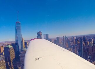 Avioneta sobrevuela club de Trump en Florida con aviso de «enciérrenlo»