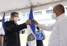 Ante acusaciones de EE.UU, el presidente Hernández asegura defender la institución policial