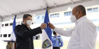 Ante acusaciones de EE.UU, el presidente Hernández asegura defender la institución policial