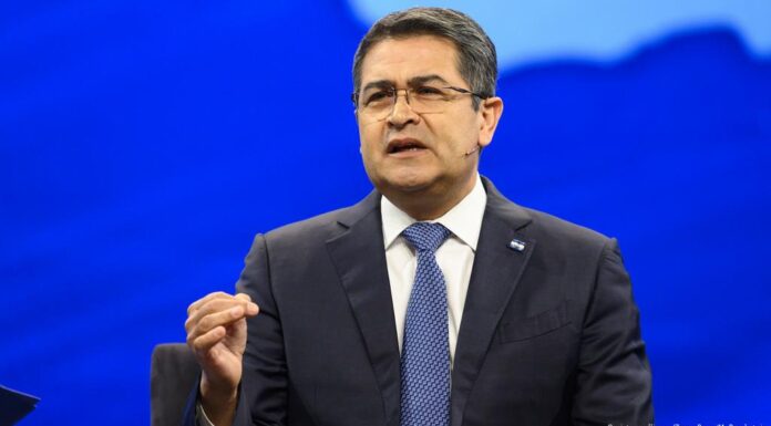 Expresidente hondureño rechaza acusaciones de narcotraficante preso en EEUU