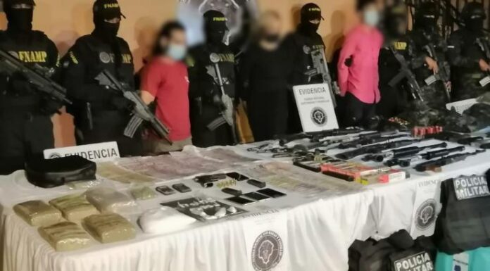 Prisión Preventiva a tres supuestos miembros de la MS-13 detenidos con drogas, arsenal de armas, indumentaria militar y dinero