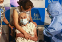 Una mujer de 104 años, la primera adulta mayor vacunada en el Perú