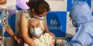 Una mujer de 104 años, la primera adulta mayor vacunada en el Perú