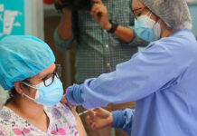 Hospital de El Progreso vacuna en un 100% a su personal de salud