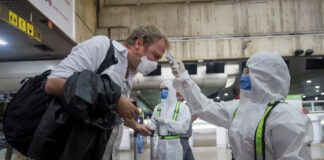 Pasajeros protestan en aeropuerto venezolano por el cobro de PCR obligatoria