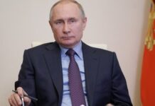 El presidente de Rusia Vladímir Putin se vacuna contra el coronavirus